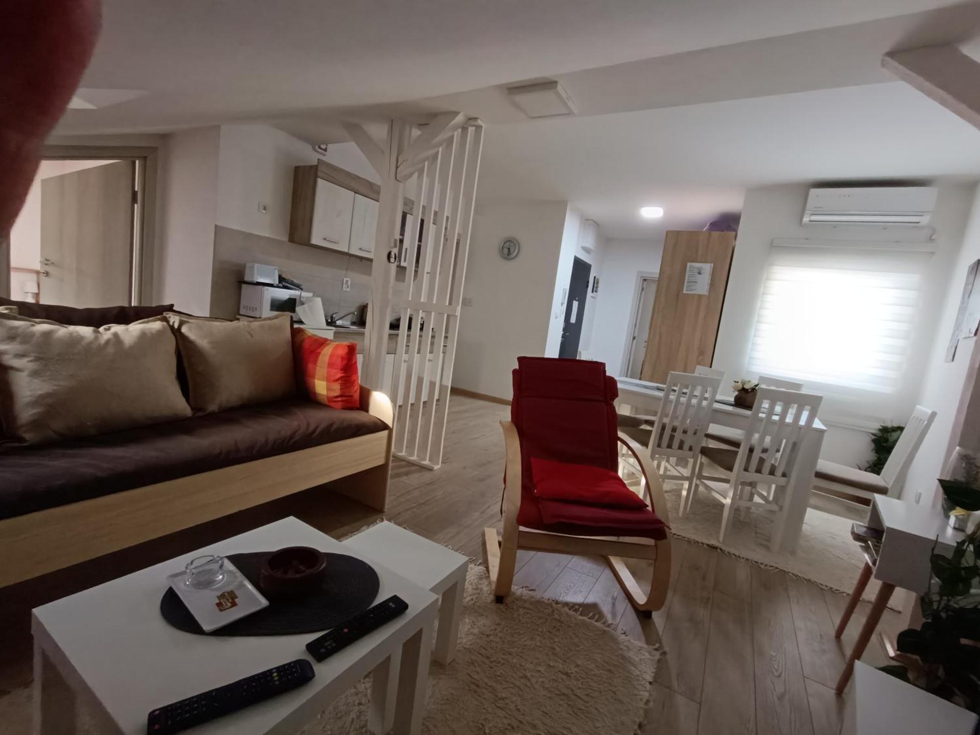 Apartmani S - Dsn Кралево Стая снимка