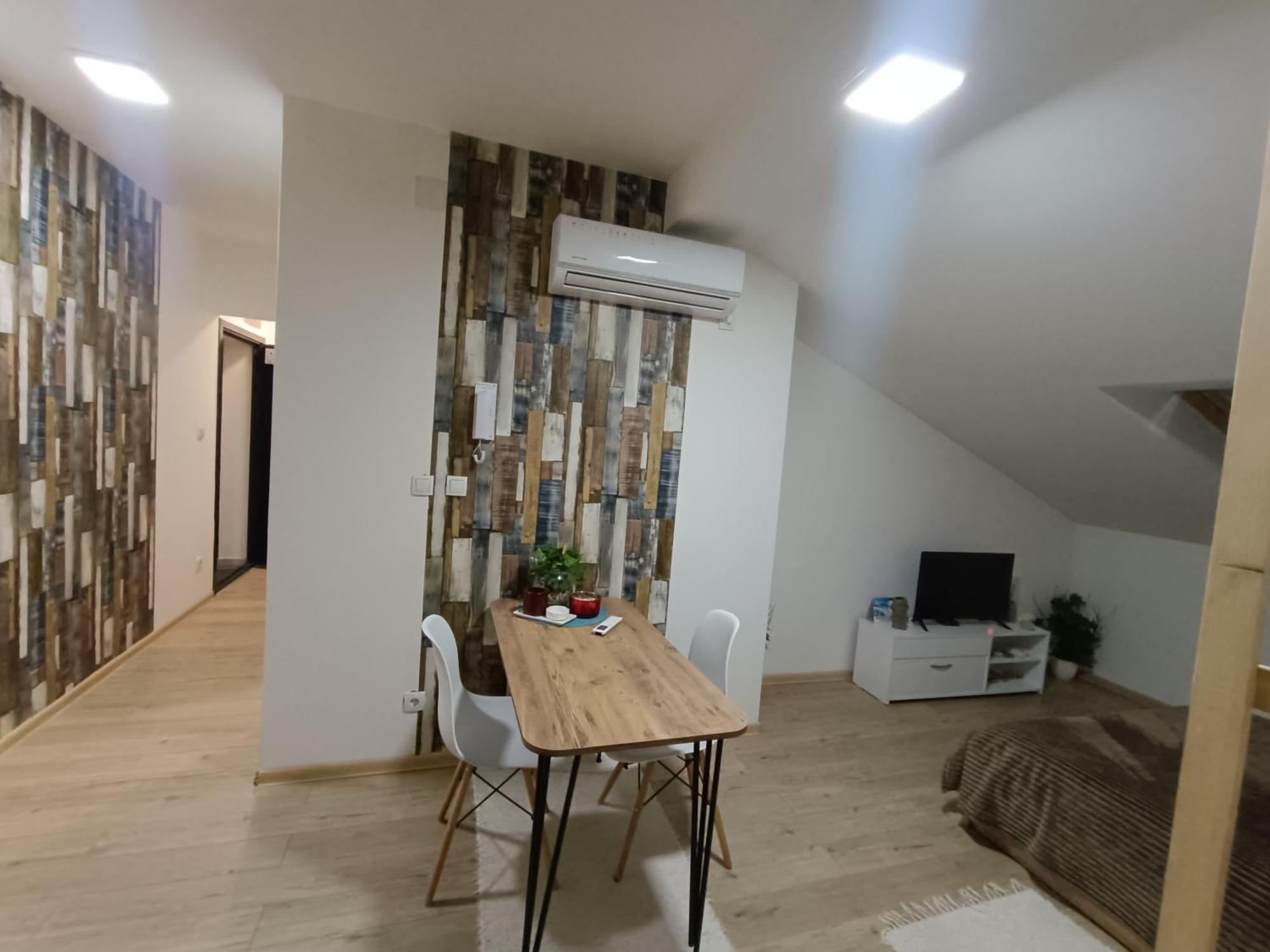 Apartmani S - Dsn Кралево Стая снимка