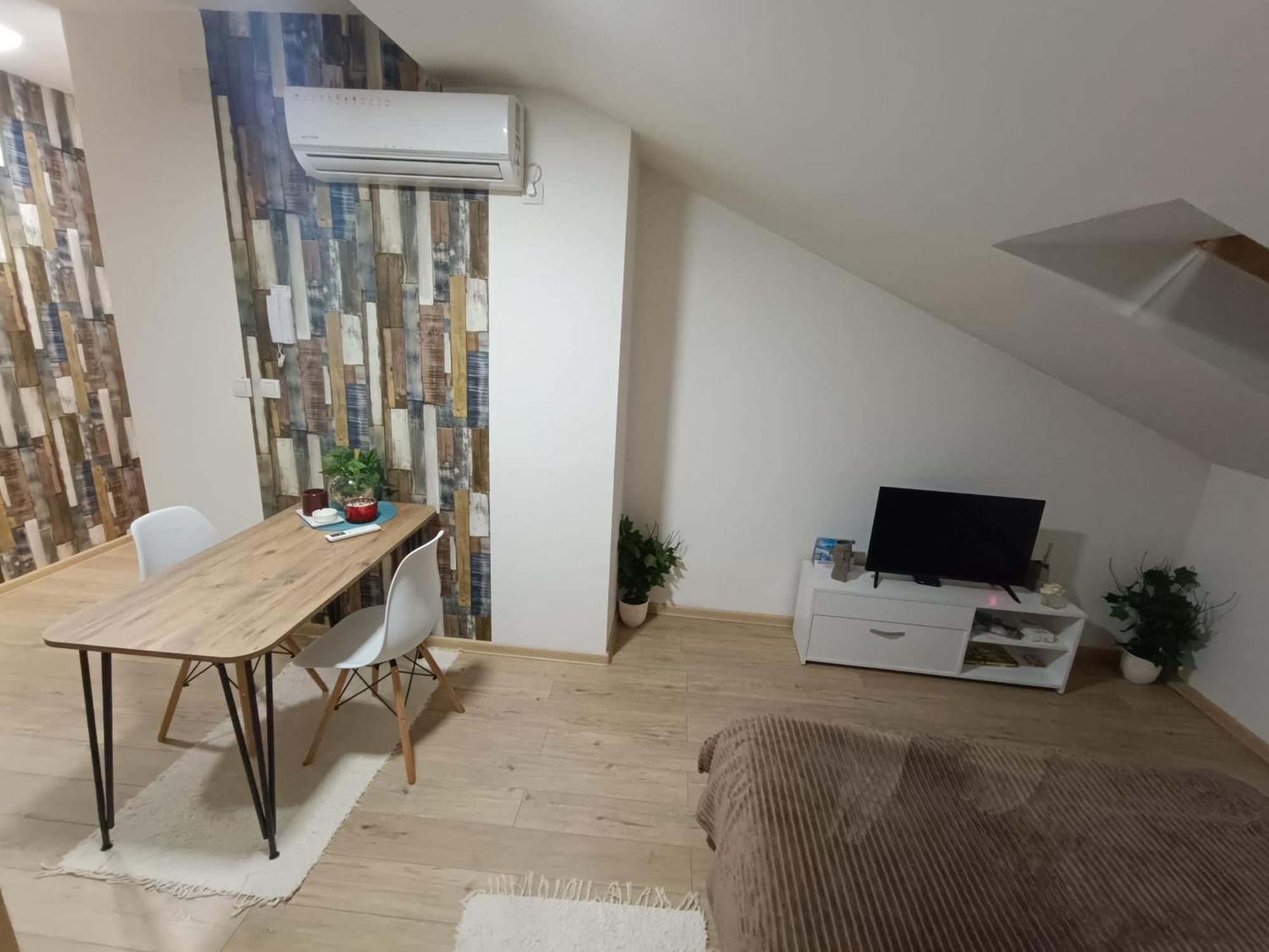 Apartmani S - Dsn Кралево Стая снимка
