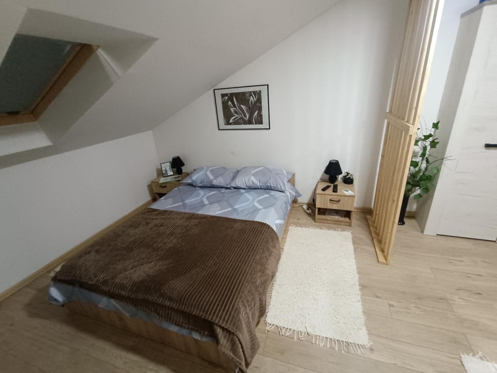 Apartmani S - Dsn Кралево Стая снимка